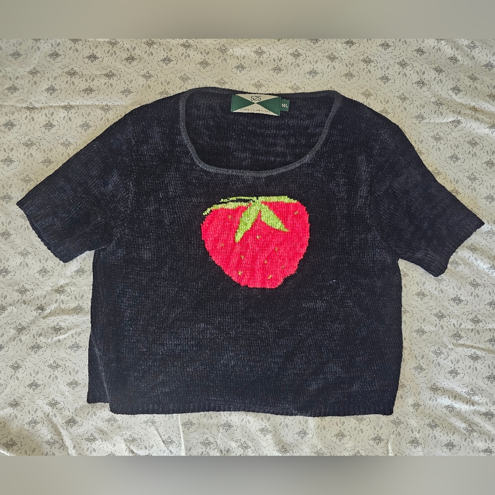525 Vintage Strawberry Short Sleeved Intarsia Sweater